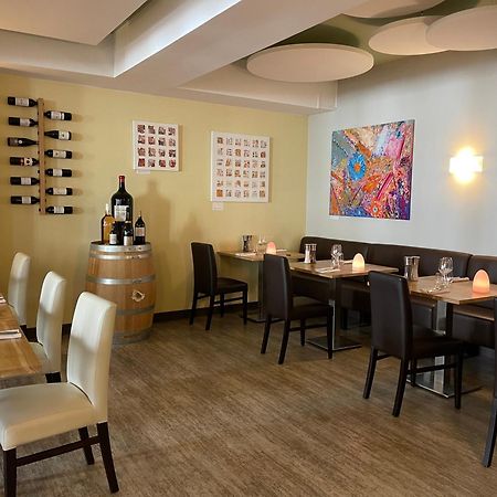 Hotel Restaurant La Boule D'Or Barbezieux-Saint-Hilaire Eksteriør bilde