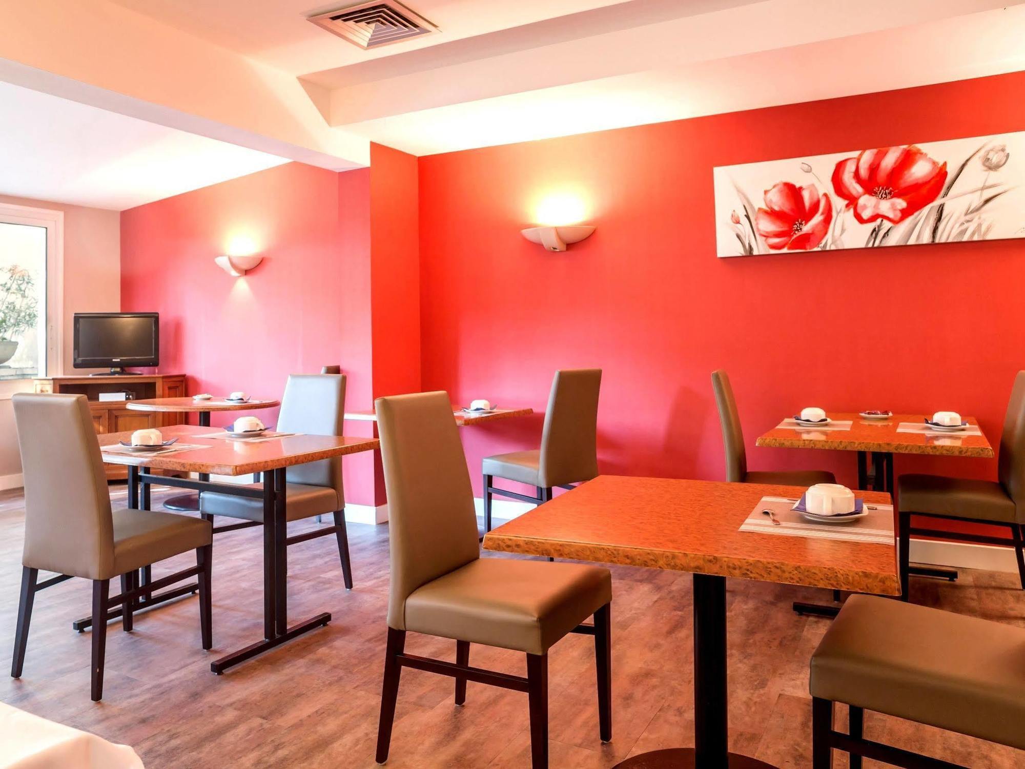 Hotel Restaurant La Boule D'Or Barbezieux-Saint-Hilaire Eksteriør bilde